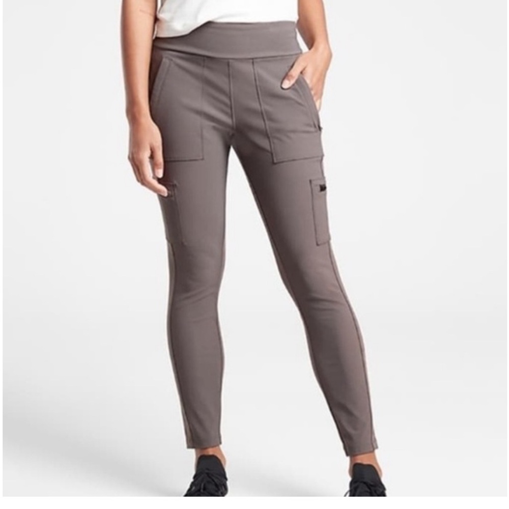 Athleta Headlands Hybrid Mid Rise cargo slimming pants